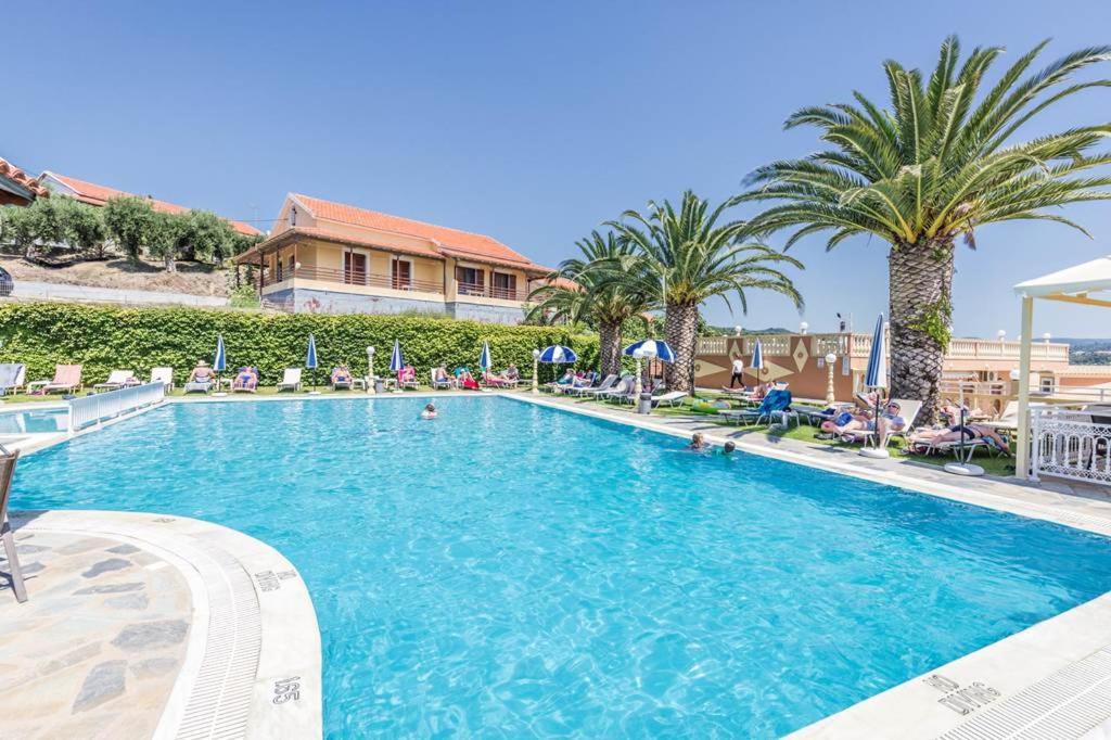 Kapetanios Apartments Agios Stefanos Avliotes  Exterior foto